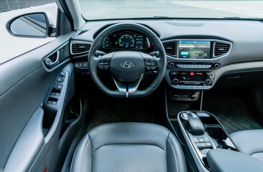 Панель приборов Hyundai IONIQ electric (AE) 2016 года  (NA) (фото 4 из 41)